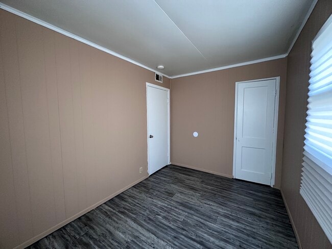 Building Photo - 225 Grace-