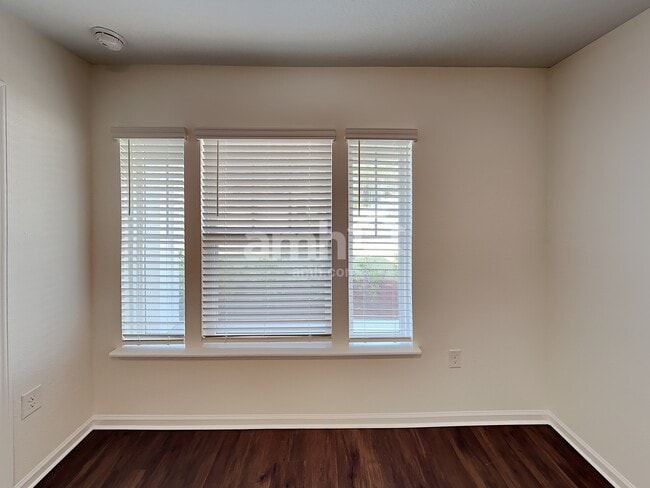 Building Photo - 95475 Creekville Dr