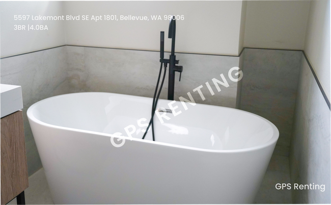 Building Photo - Beautiful Bed 3, Bath 4, home!