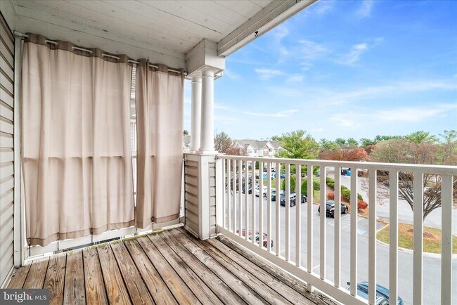 Building Photo - 5640 Wade Ct