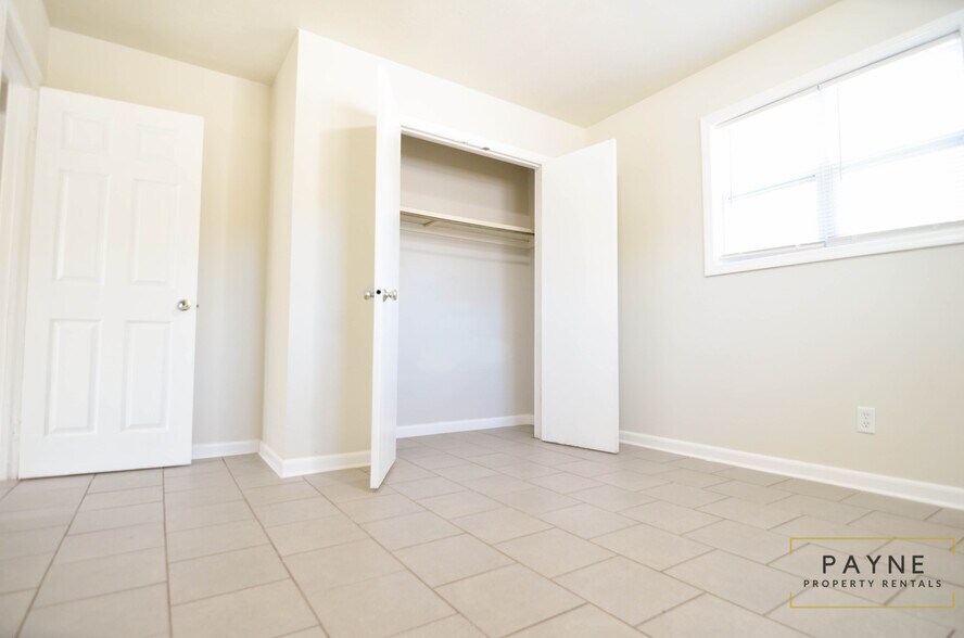 Building Photo - 4333 Rosemont Dr #A