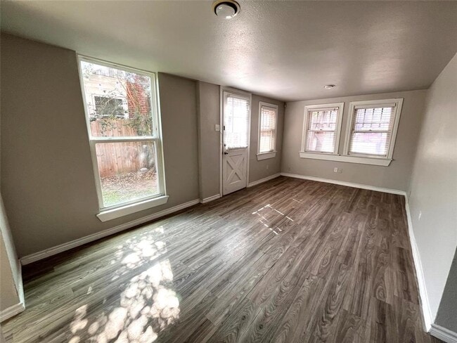 Building Photo - 106 E 38th St