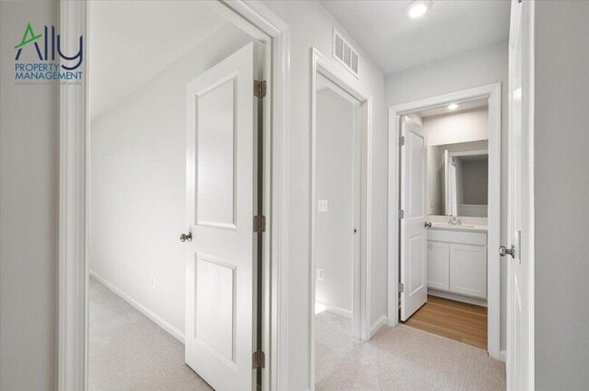 Building Photo - 54 Sophie Kathryn Dr