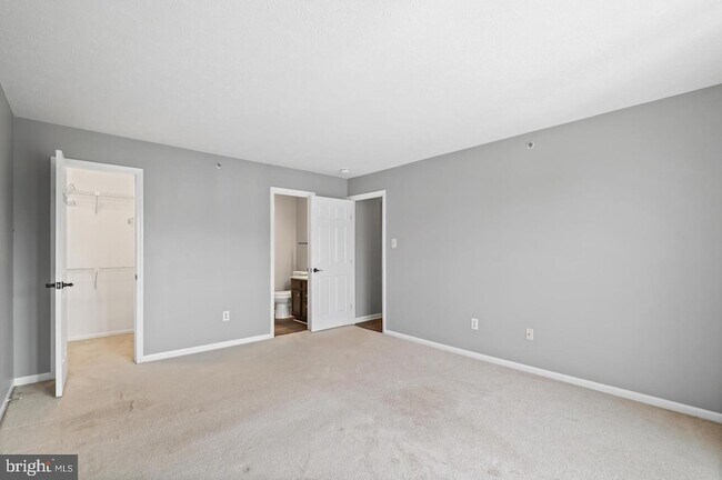 Building Photo - 611 Himes Ave