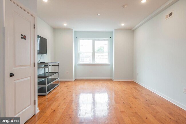 Building Photo - 1517 W Seybert St