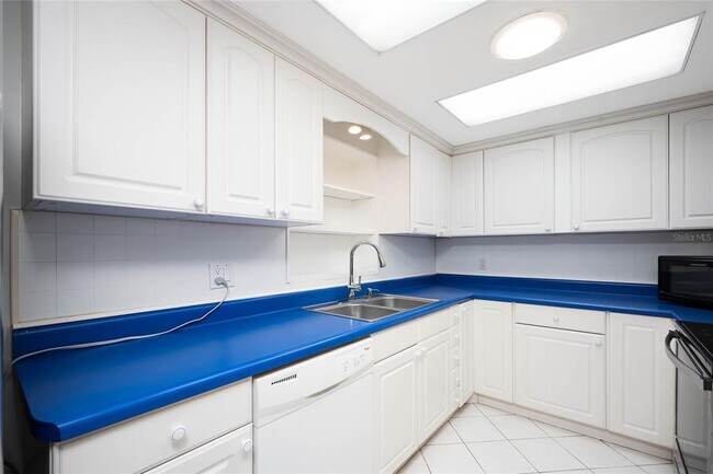 Building Photo - 232 Pocono Trail E