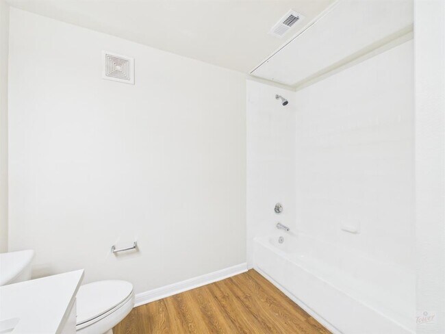 Building Photo - 2320 Gracy Farms Ln