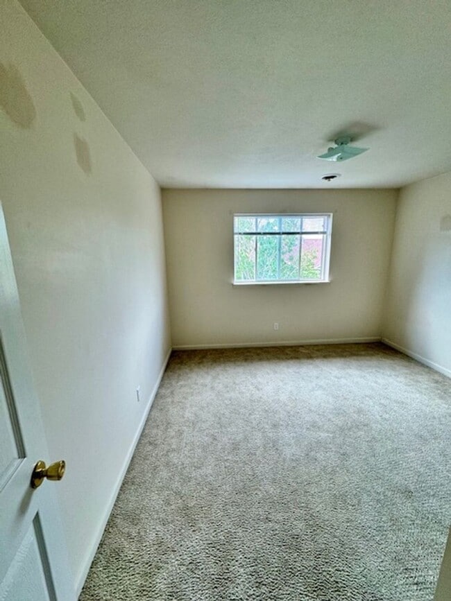 Building Photo - 3 Bedroom, 2 Bathroom 4-Plex
