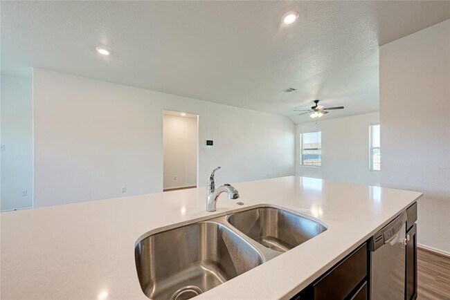 Building Photo - 520 Pandora Cv