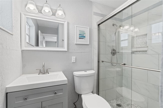 Building Photo - 1960 NW 32nd Ct