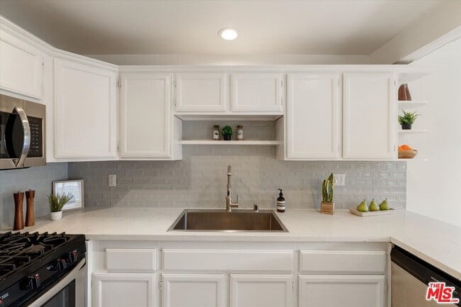 Building Photo - 2516 Arizona Ave