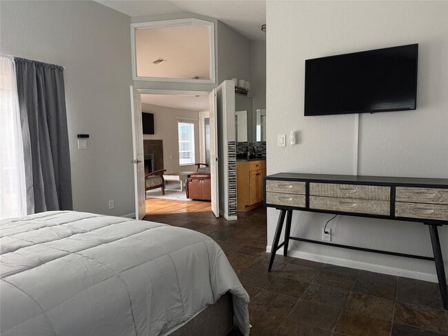 Building Photo - 607 SW 15th St