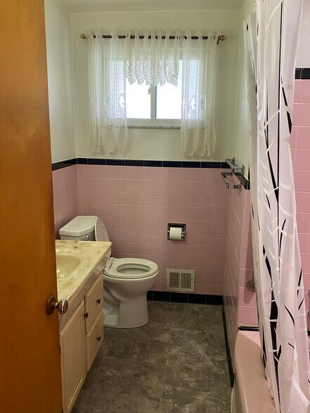 Building Photo - 14001 Michael Dr