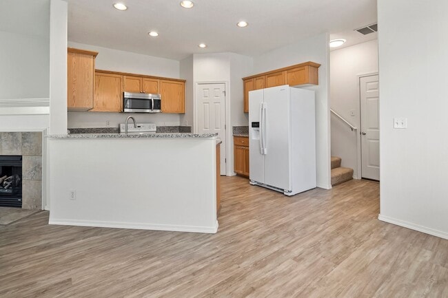 Building Photo - 1611 SW San Mateo Terrace