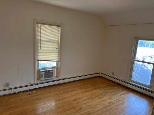 Building Photo - 526 Winslow Ave