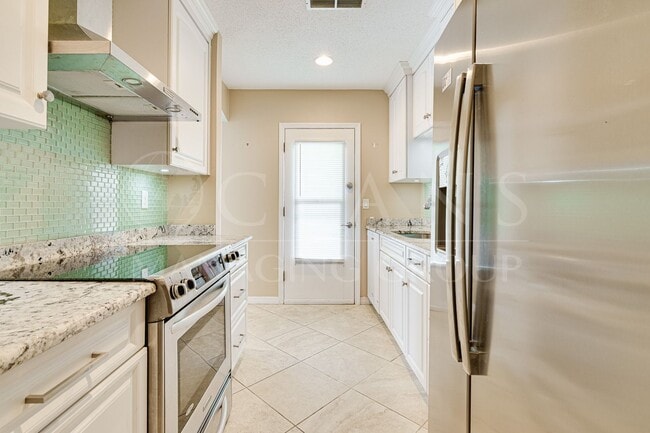 Building Photo - Riverfront Two Bedroom Condo