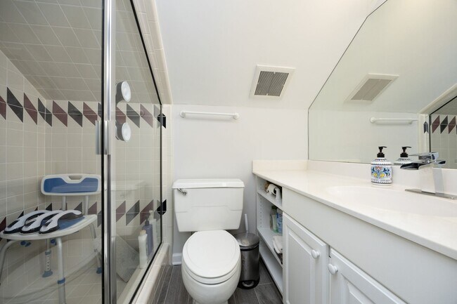 Building Photo - Beautifully renovated large home in CHCCS school district! Available mid-June!