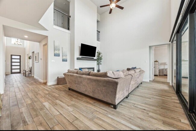Building Photo - 2119 Parker Grove Dr