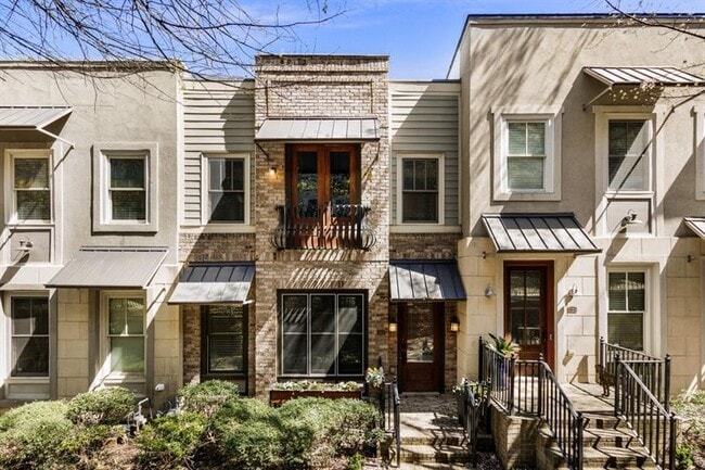 Building Photo - 395 Laurent St NW