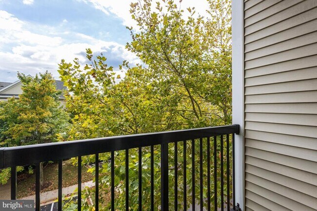 Building Photo - 5105 Travis Edward Way