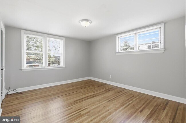 Building Photo - 271 W Wyncliffe Ave