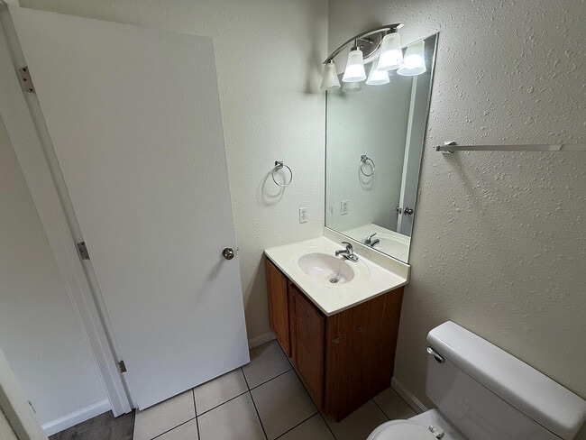 Building Photo - 1417 Raleigh Dr