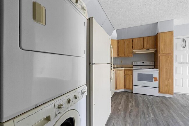 Building Photo - 8203 Sun Spring Cir