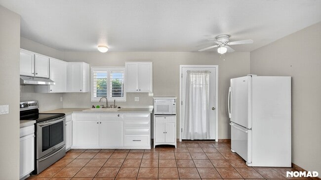 Building Photo - 15431 N 23rd St