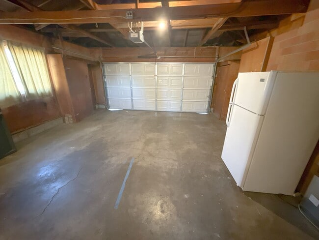 Building Photo - 3 Bedroom, 2.5 Bath House