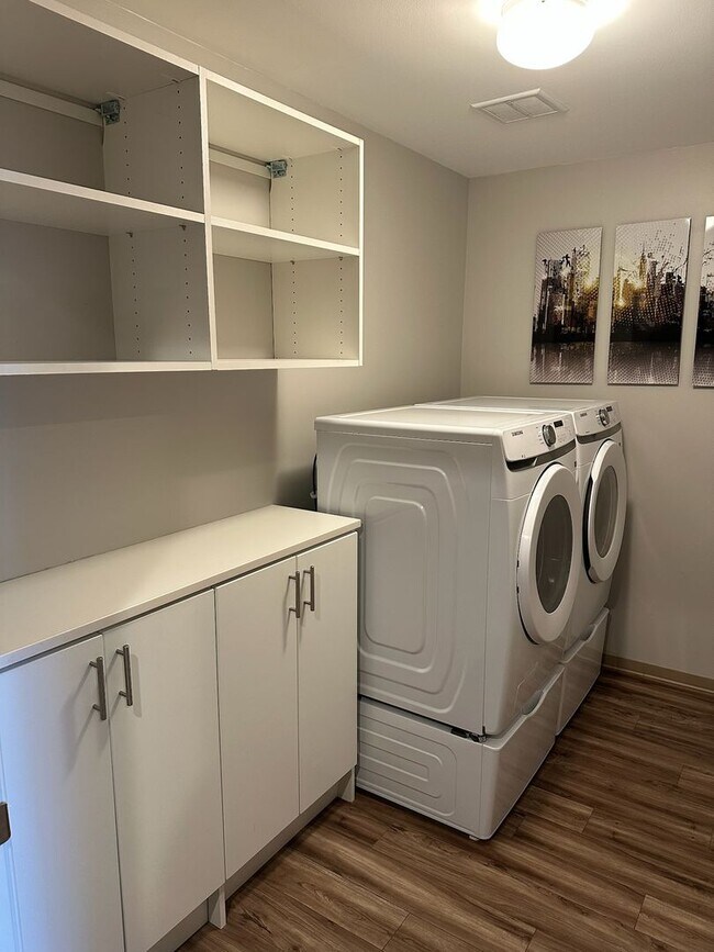 Building Photo - High End Condo Available