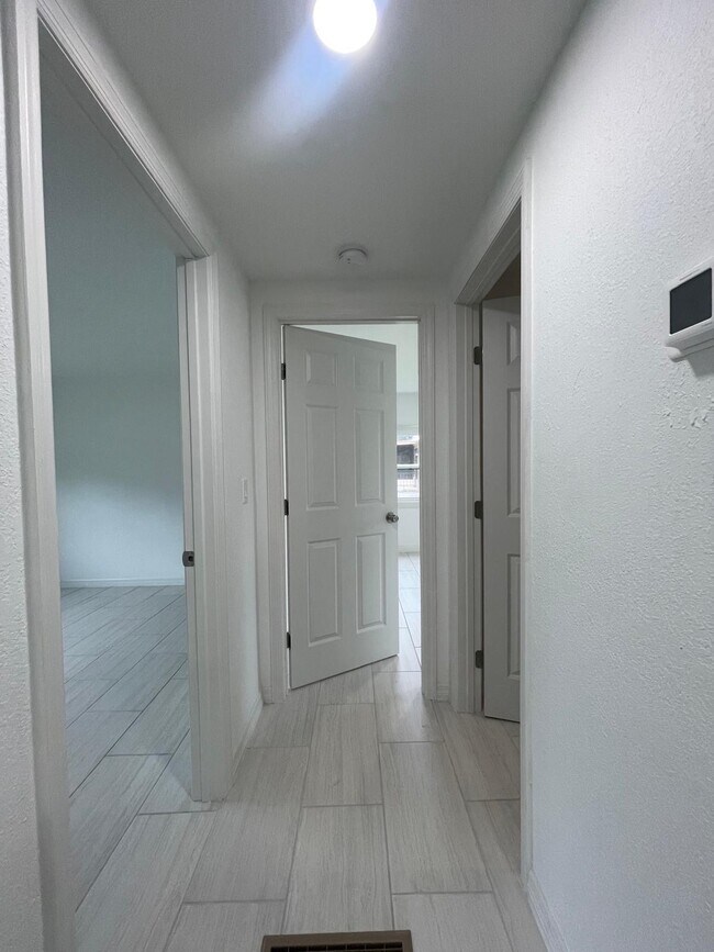 Building Photo - 5024 Marina Dr