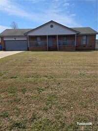 Building Photo - 513 Roundtree Dr