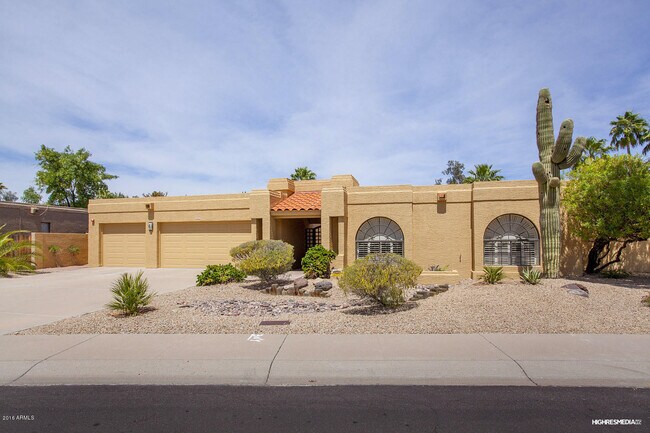 Building Photo - 10860 E San Salvador Dr