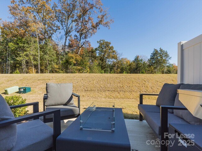 Building Photo - 13124 Rover St