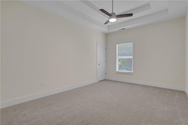 Building Photo - 3228 Silver Lake Dr NE