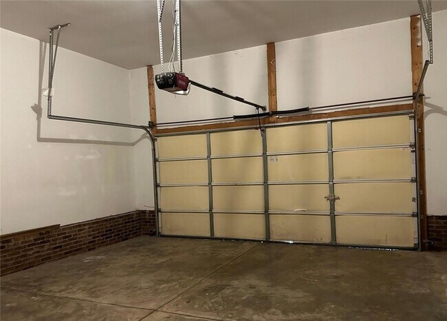 Building Photo - 4 BR/2.5BA | Newly Renovated Single Family Home |Fenced backyard| Elegant Brick Home in the Heart...