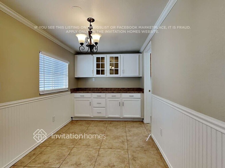 Building Photo - 441 S Maple