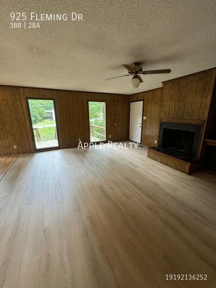 Building Photo - 925 Fleming Dr