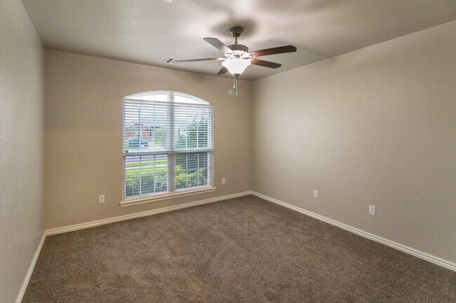 Building Photo - 2111 Scissortail Landing Dr