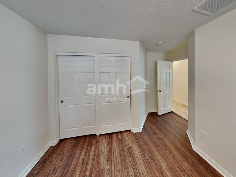 Building Photo - 21 West Calle Guija