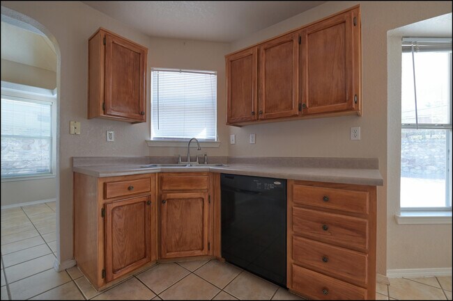 Building Photo - 7456 Luz De Lumbre Ave