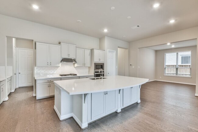 Building Photo - 27124 Regal Scott Dr