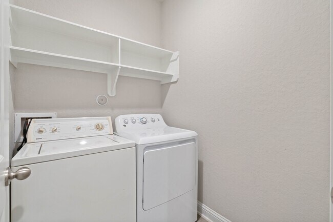 Building Photo - 2811 Ridgecliff Ct