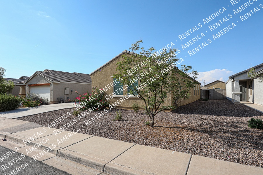 Building Photo - 932 Kachina Dr