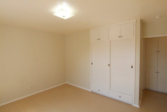 Building Photo - 1316 Centinela Ave