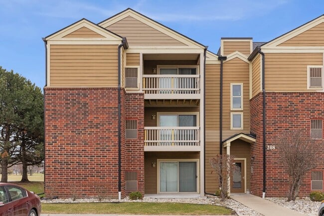 Building Photo - 208 Glengarry Dr