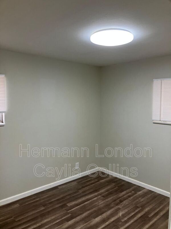 Building Photo - 205 Ben Nevis Rd