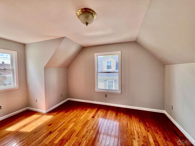 Building Photo - 52 Marconi Ave