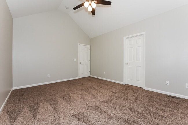 Building Photo - 1046 Golf View Way