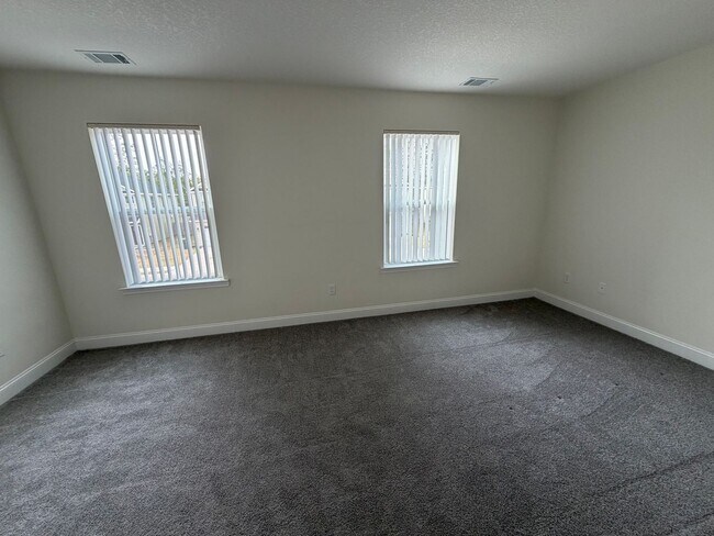 Building Photo - FOR RENT